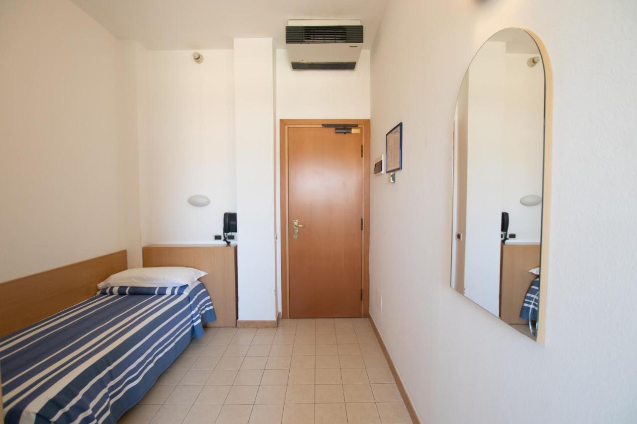Piccolo Hotel Равена Екстериор снимка